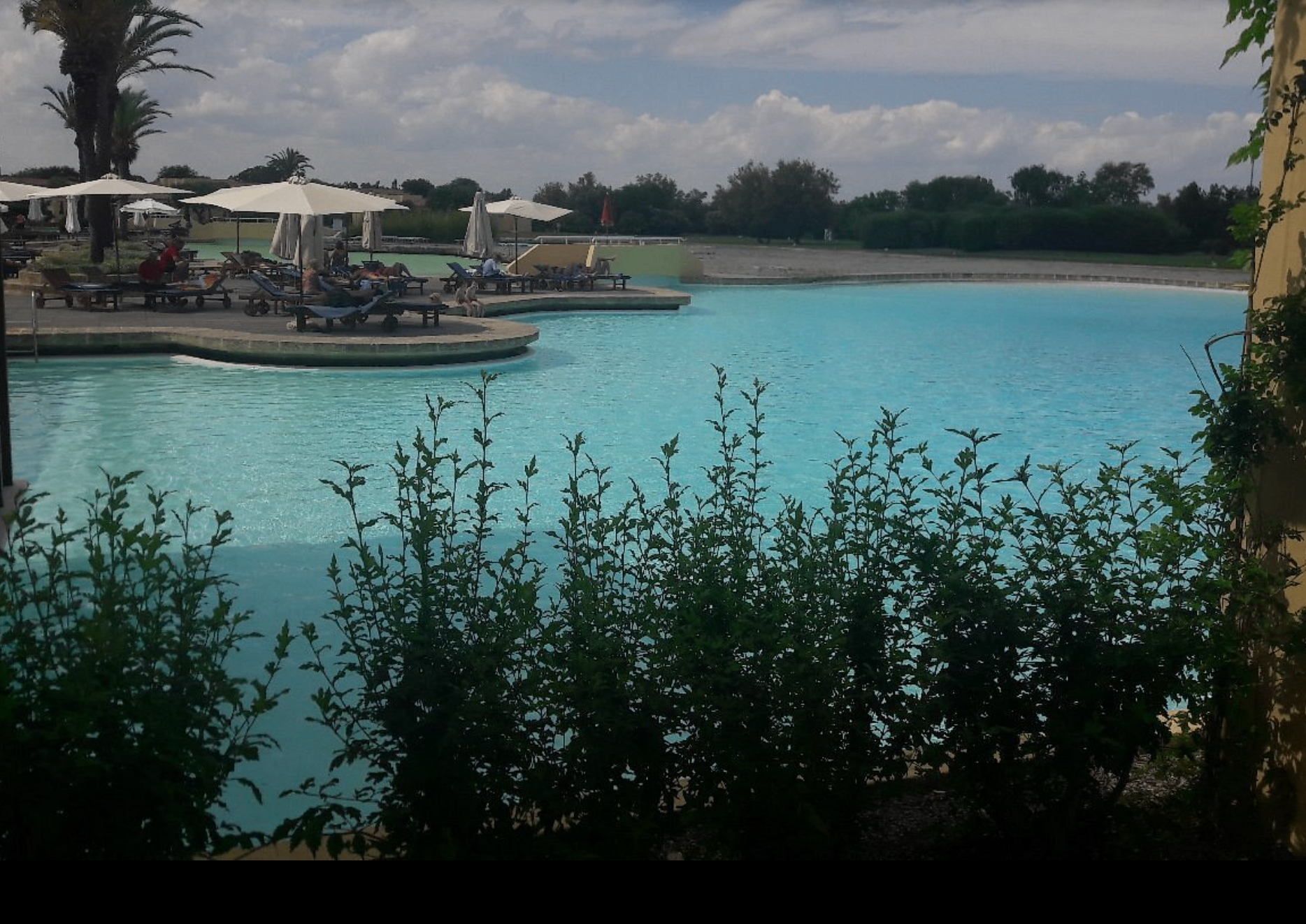 Vista panoramica sulla piscina laguna